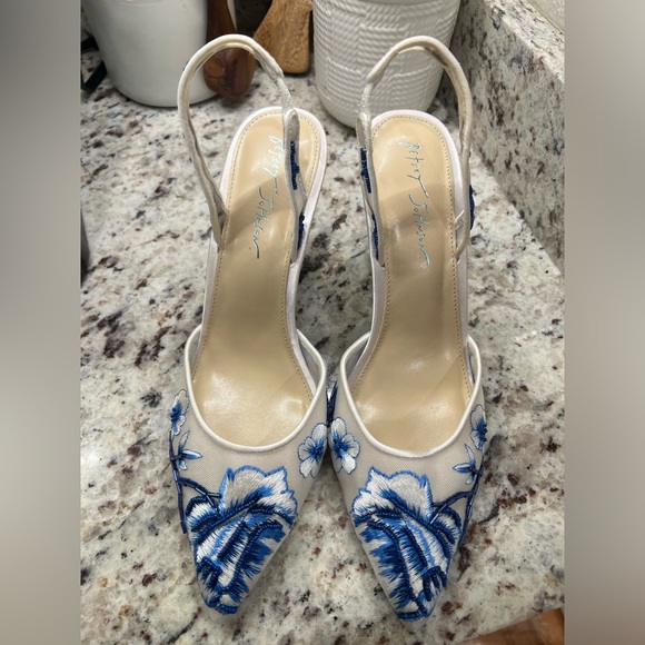 Betsey Johnson Patch Blue Floral Pointes Toe Heels - Picture 2 of 8